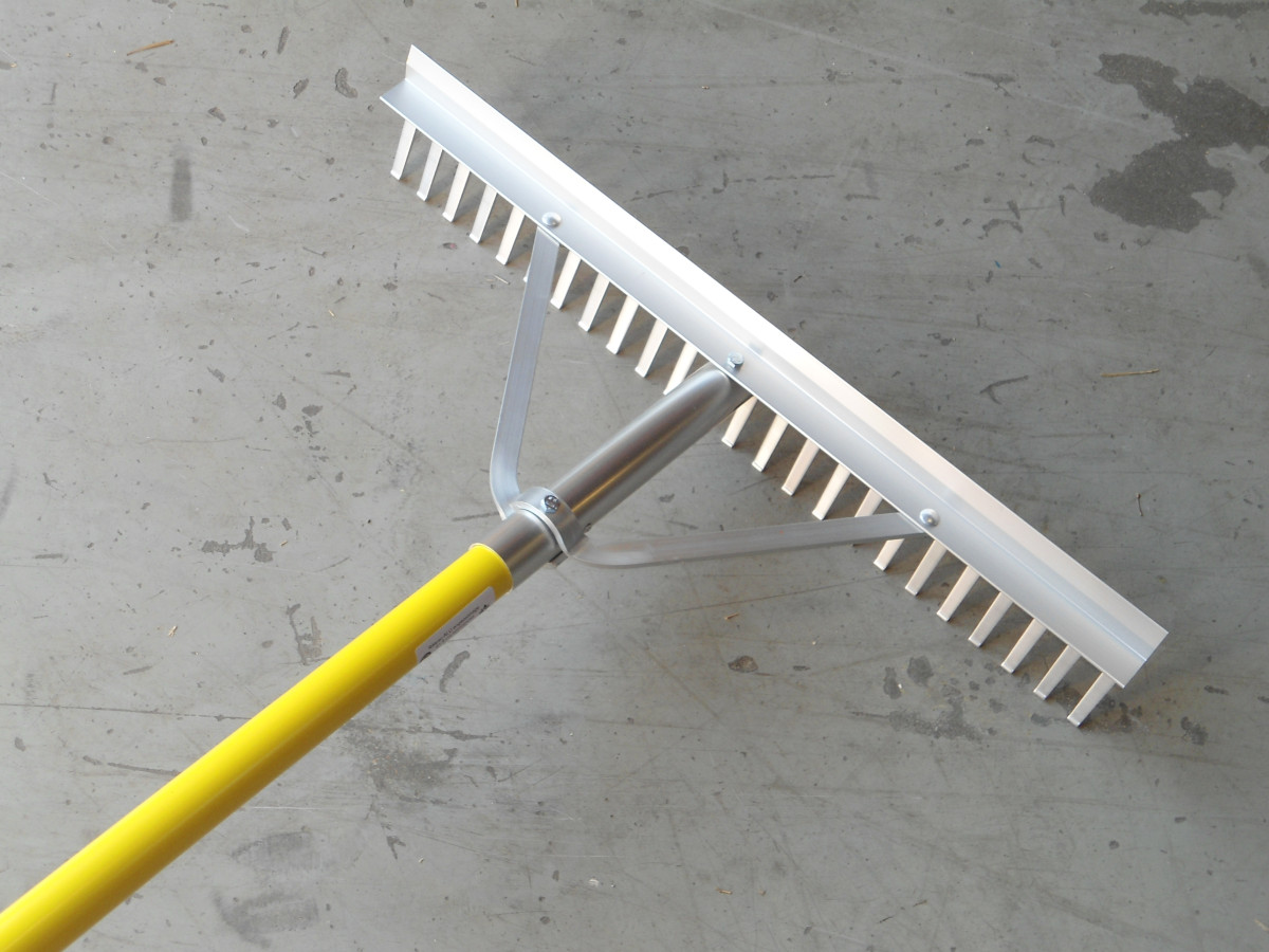 Râteau alu d'engazonnage 61.5 cm Râteau alu d'engazonnage 61.5 cm